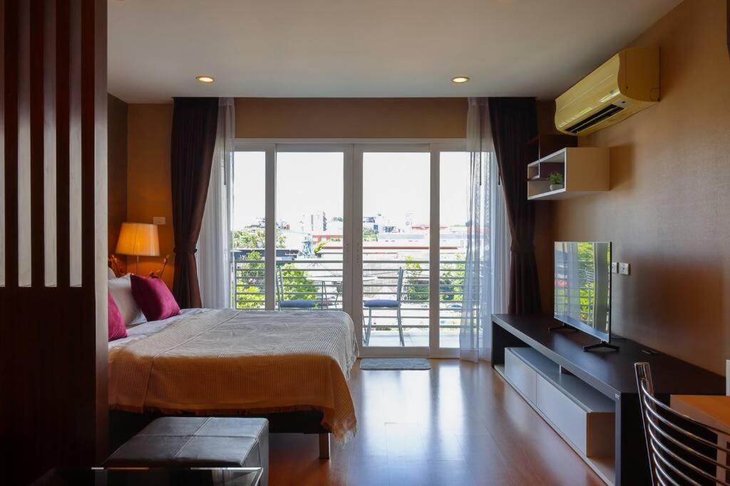 Luxury Living In Heart Of Nimman Apartment Чиангмай Екстериор снимка