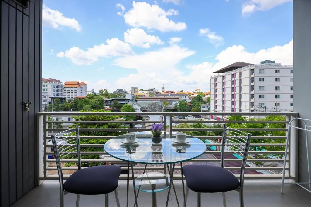 Luxury Living In Heart Of Nimman Apartment Чиангмай Екстериор снимка