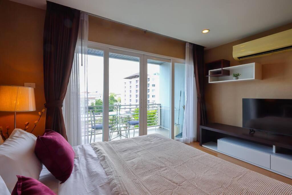 Luxury Living In Heart Of Nimman Apartment Чиангмай Екстериор снимка